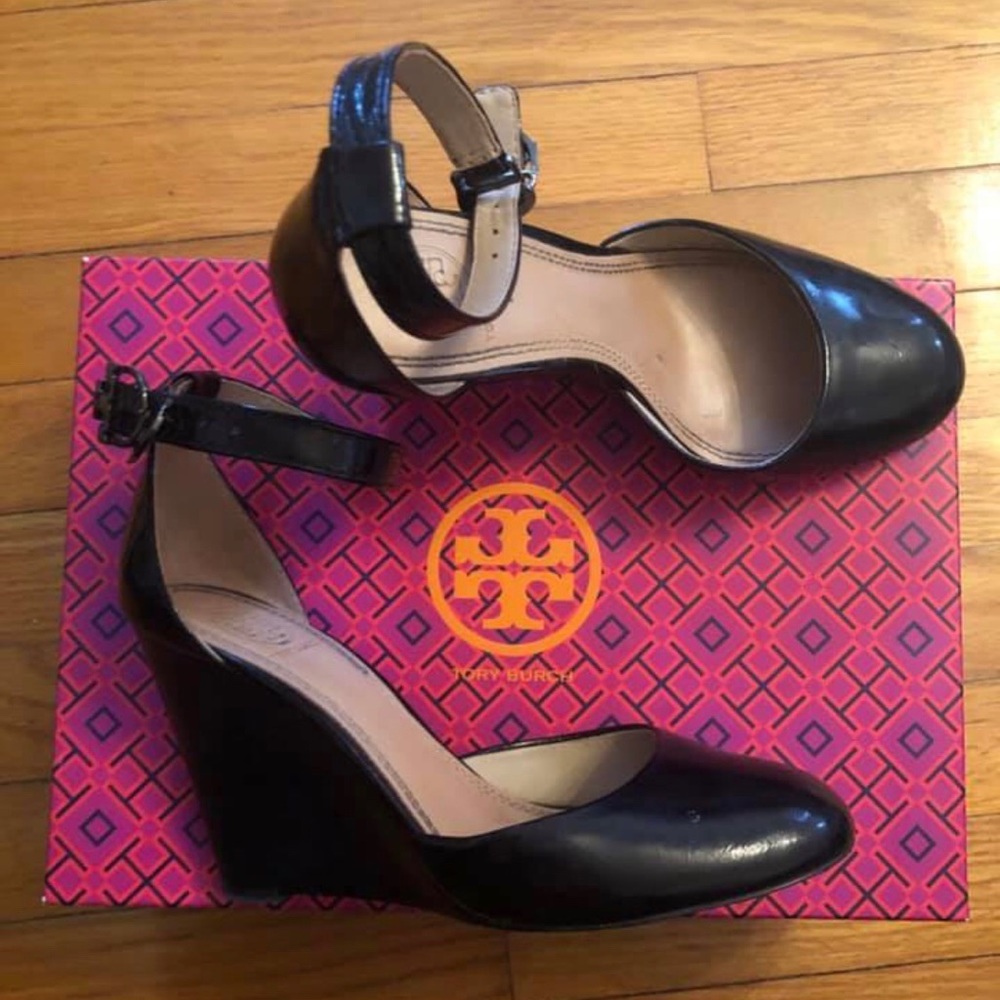 Black patent leather Tory Burch wedges 6.5 w box